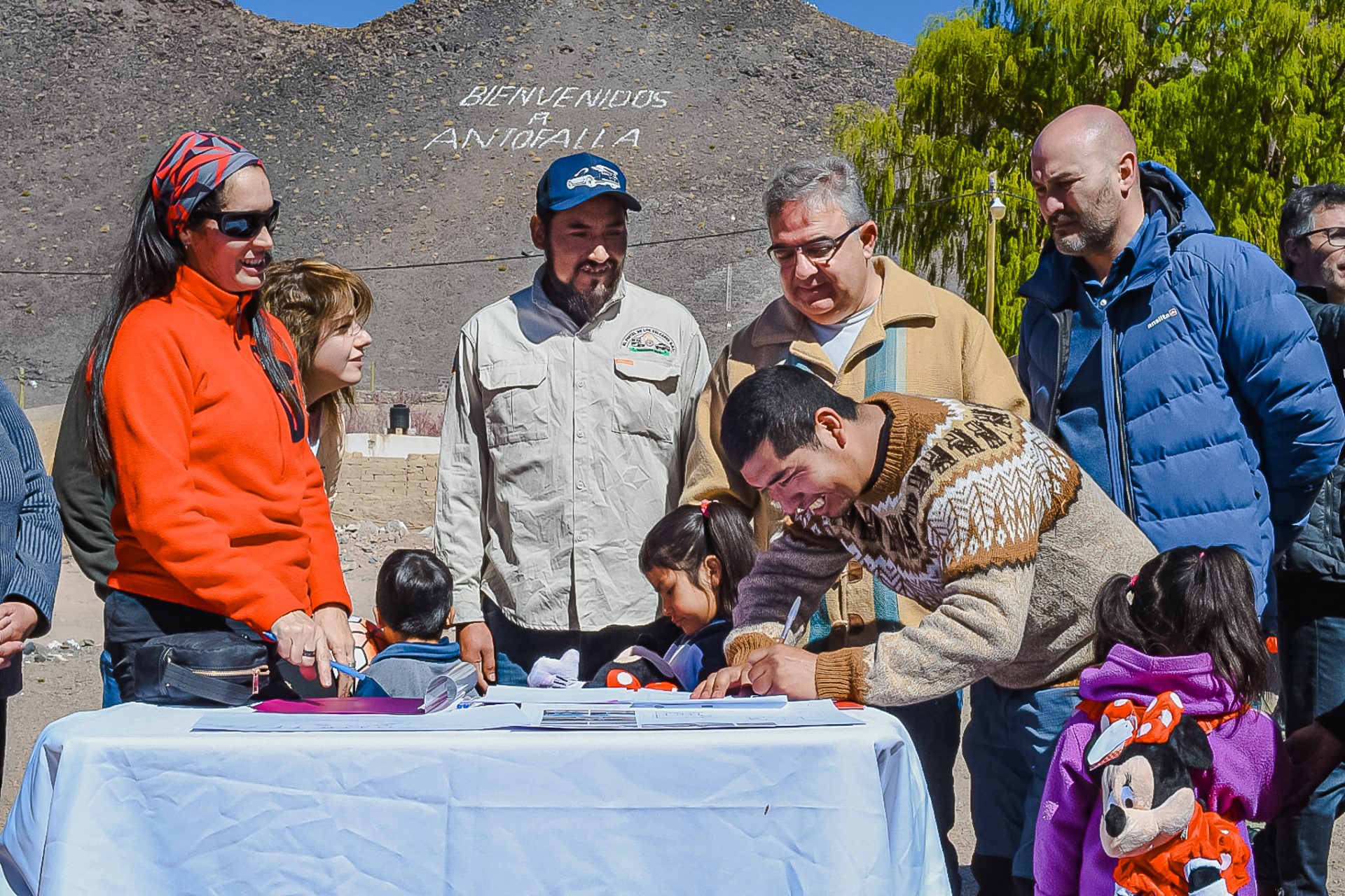 jalil-inauguro-la-obra-de-cloacas-y-agua-potable-en-antofalla