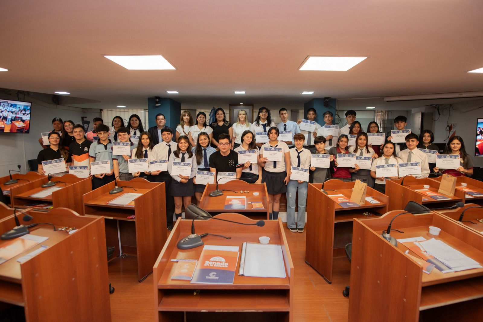 estudiantes-secundarios-de-toda-la-provincia-sesionaron-de-forma-especial-en-el-senado