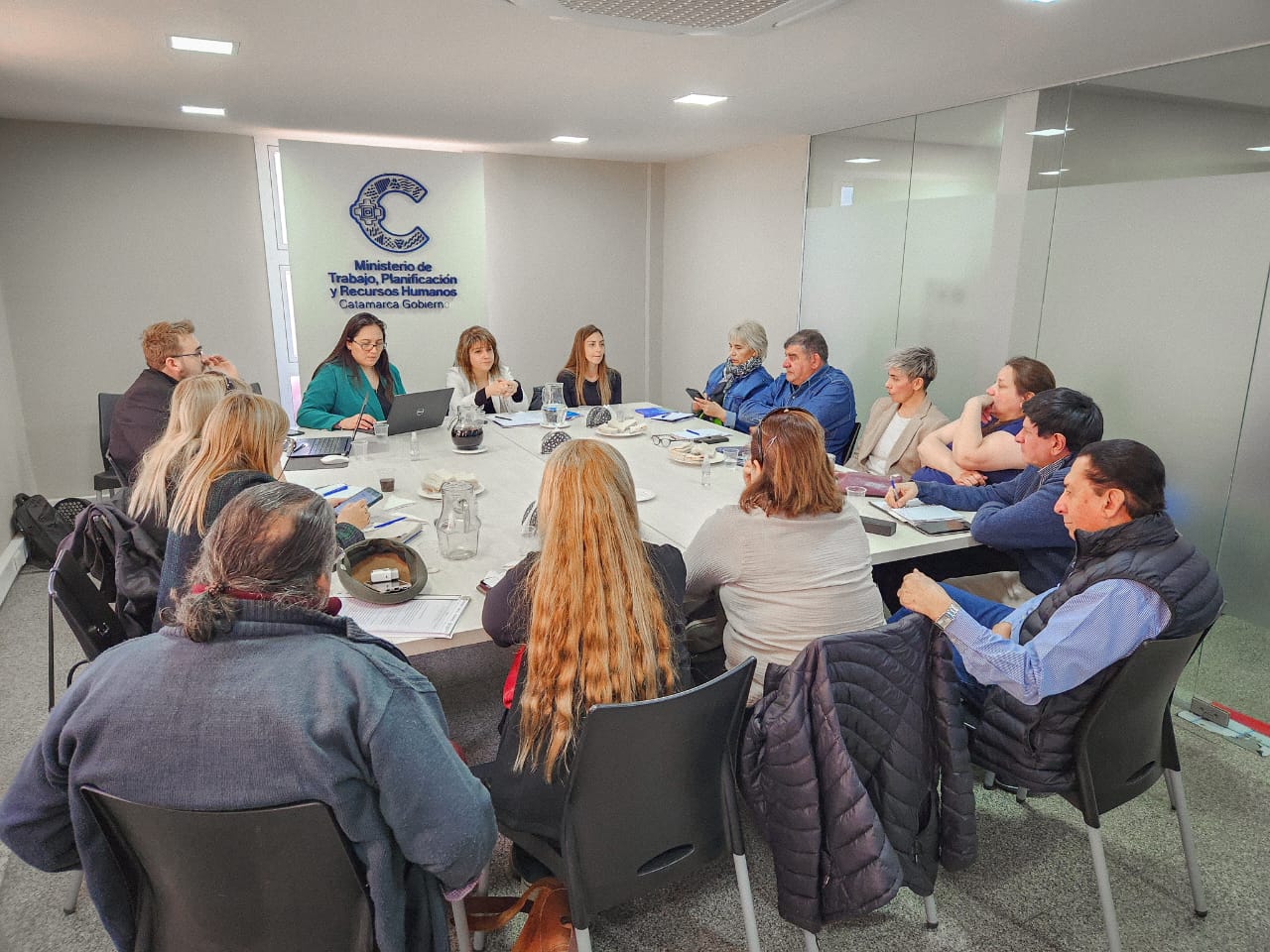 provincia-confirmo-que-garantizara-el-salario-minimo-docente-de-200000