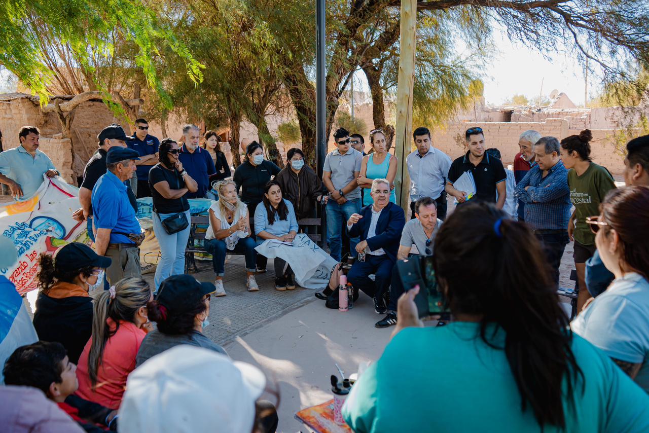 el-gobernador-dialogo-con-vecinos-de-fiambala-que-reclaman-contra-la-mineria