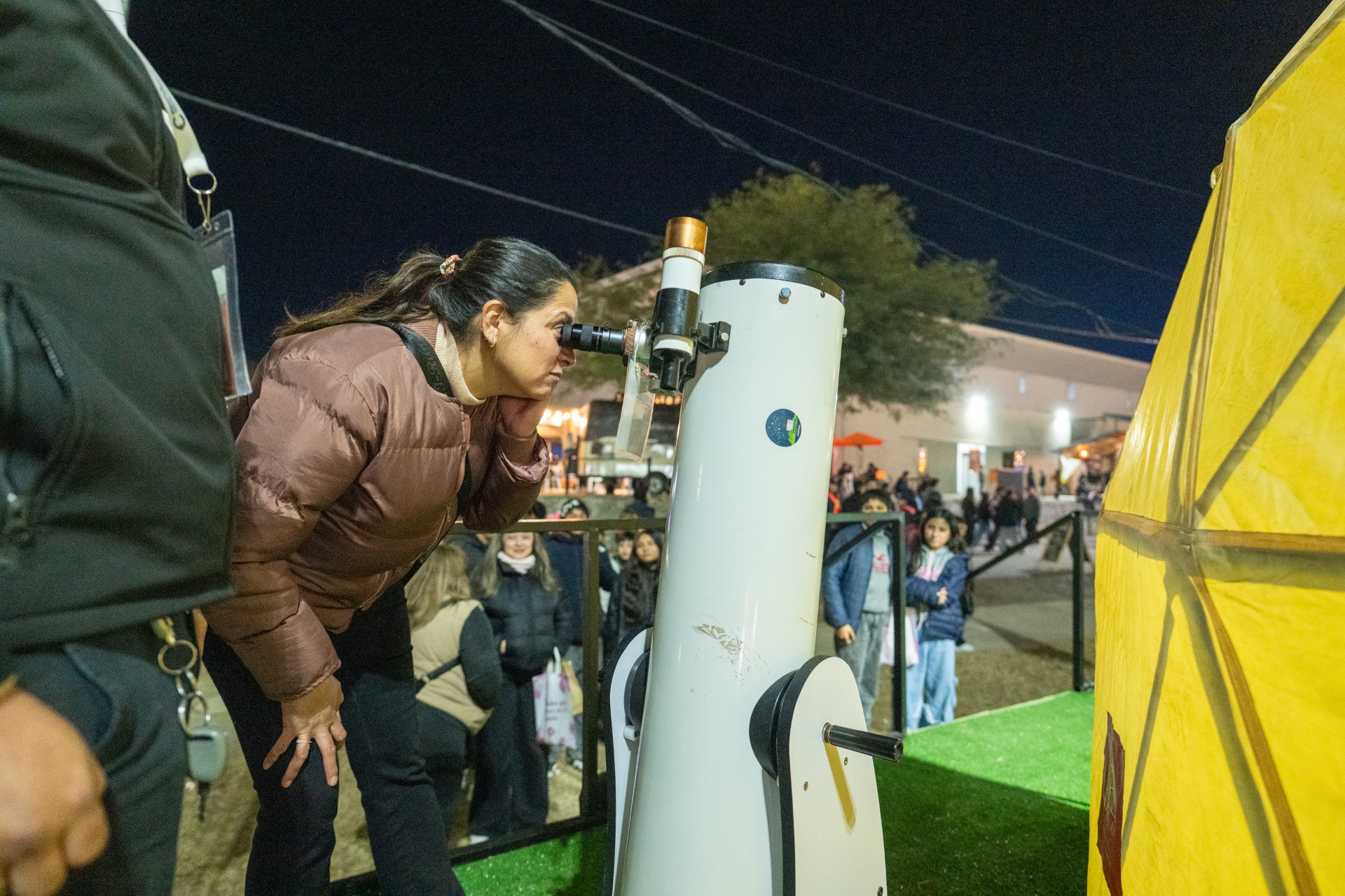 en-el-poncho-tambien-se-mira-al-cielo-el-espacio-que-invita-a-descubrir-el-universo-desde-catamarca