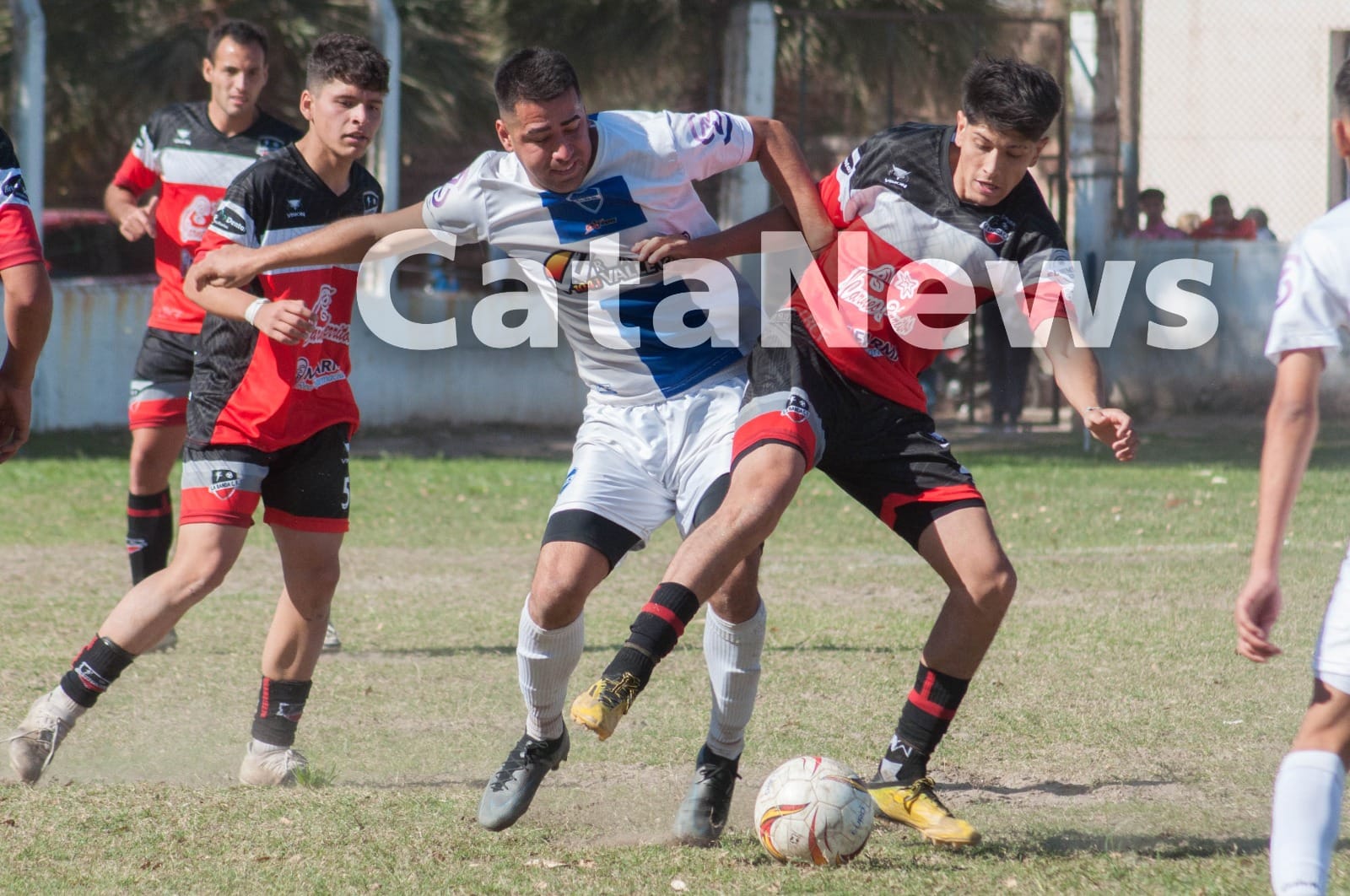 sumalao-lo-dio-vuelta-y-no-se-baja-de-la-pelea-por-el-ascenso