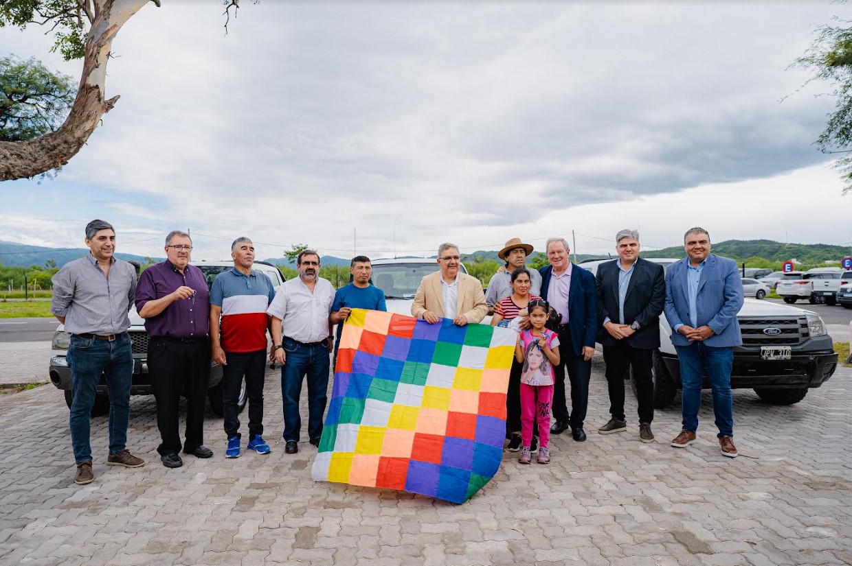 ymad-dono-camionetas-a-las-comunidades-de-belen-y-antofagasta-de-la-sierra