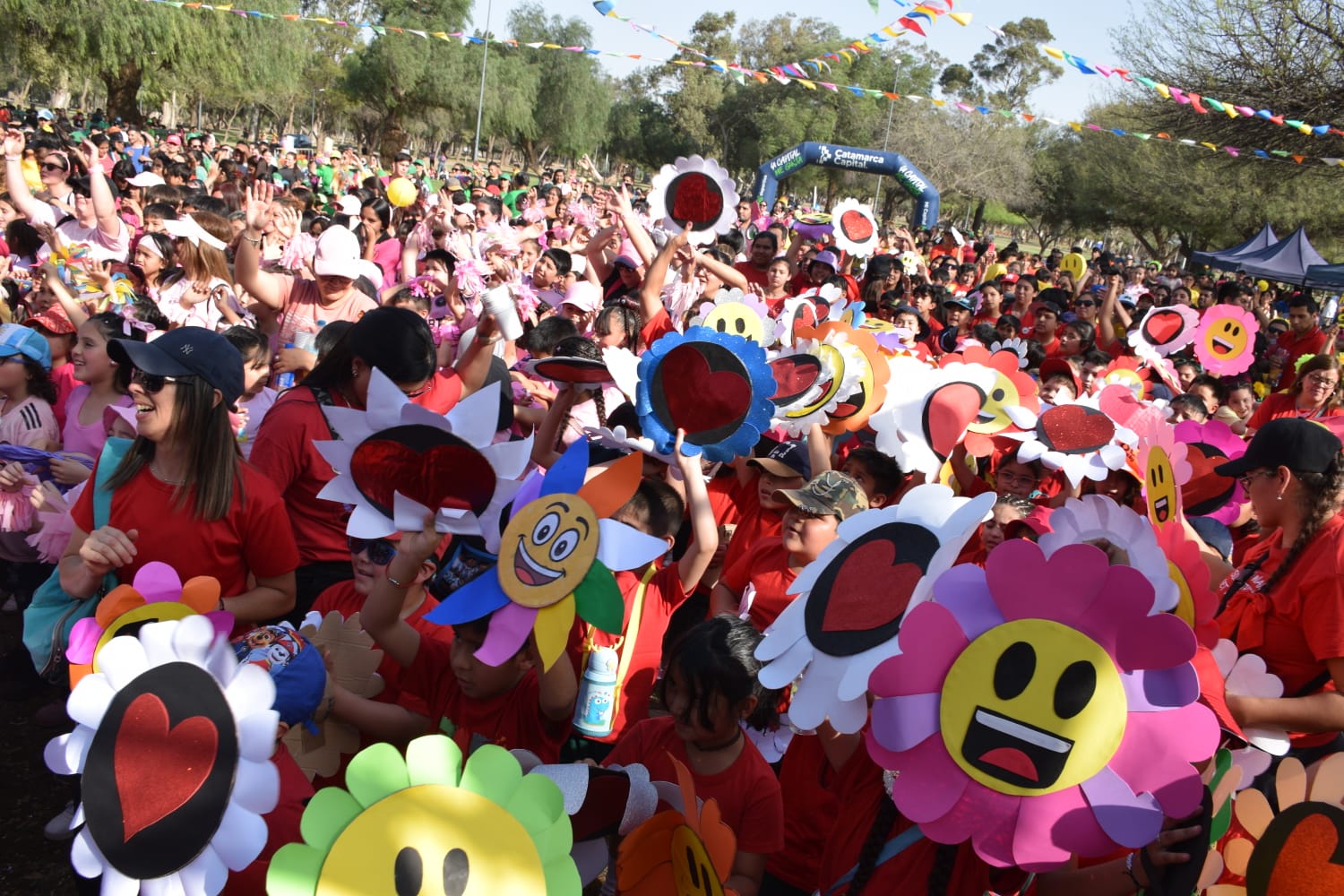 estudiantes-del-sem-recibieron-la-primavera-en-el-parque-adan-quiroga
