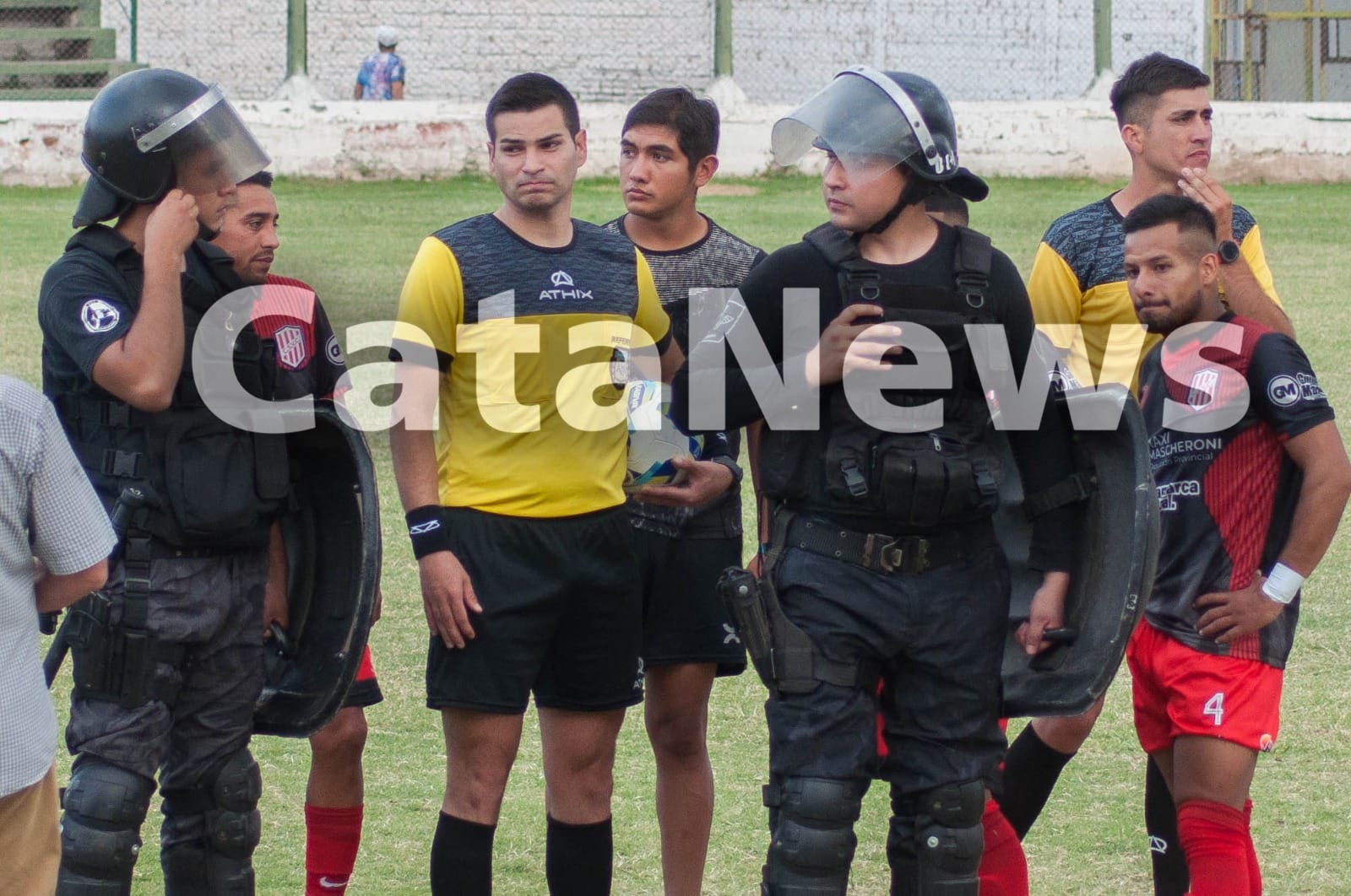 villa-cubas-lo-ganaba-pero-un-proyectil-obligo-a-la-suspension