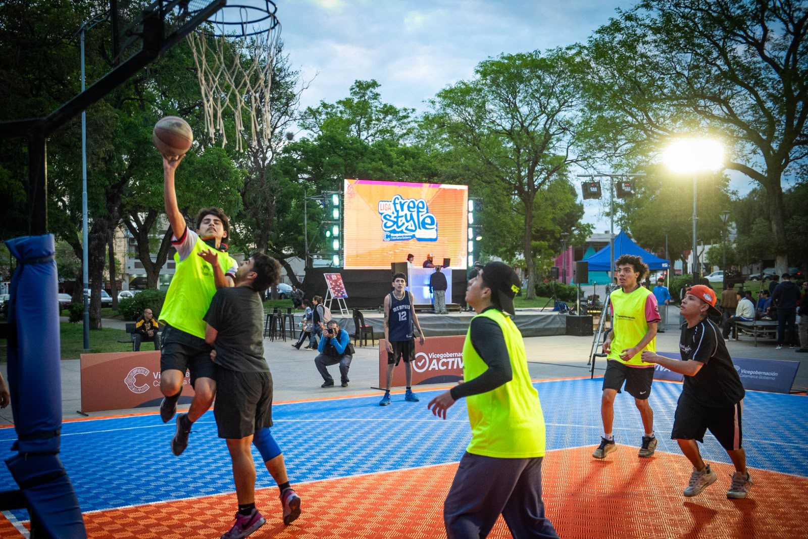 gran-convocatoria-en-la-nueva-fecha-de-basquet-3x3-y-liga-freestyle-en-la-plaza-virgen-del-valle