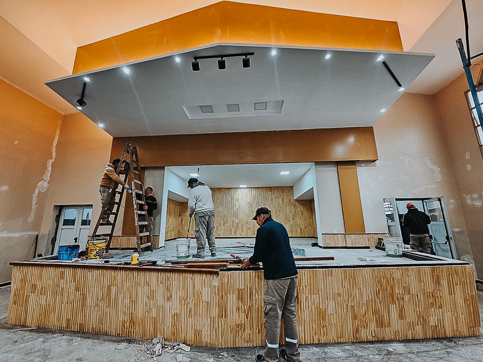 renovacion-del-salon-de-actos-en-la-escuela-normal-clara-j-armstrong
