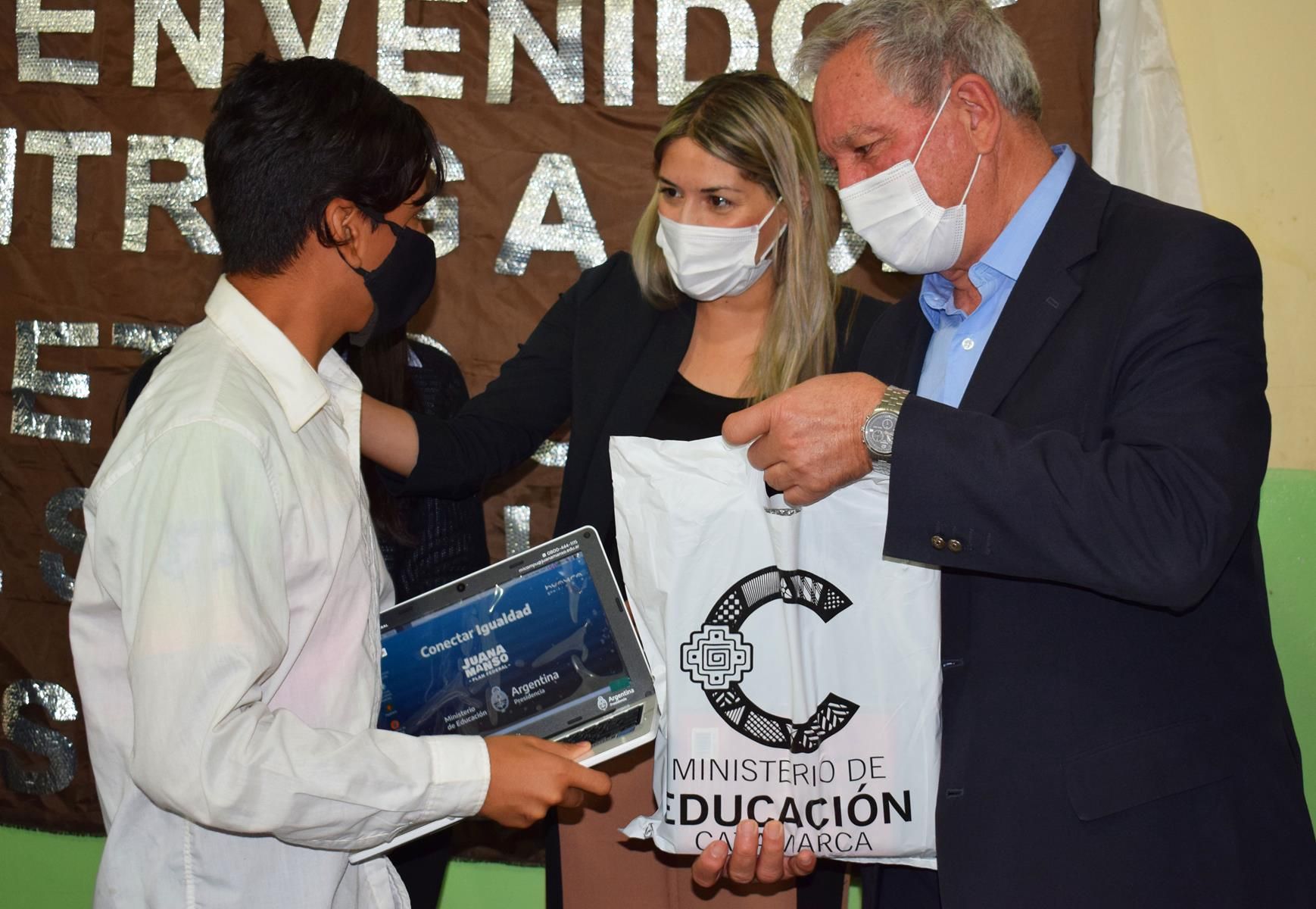 alumnos-de-la-escuela-secundaria-n-92-recibieron-netbooks