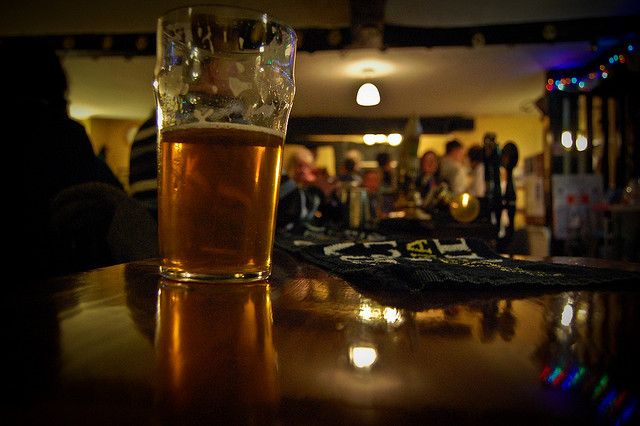 clientes-agredieron-a-empleados-y-causaron-danos-en-un-bar