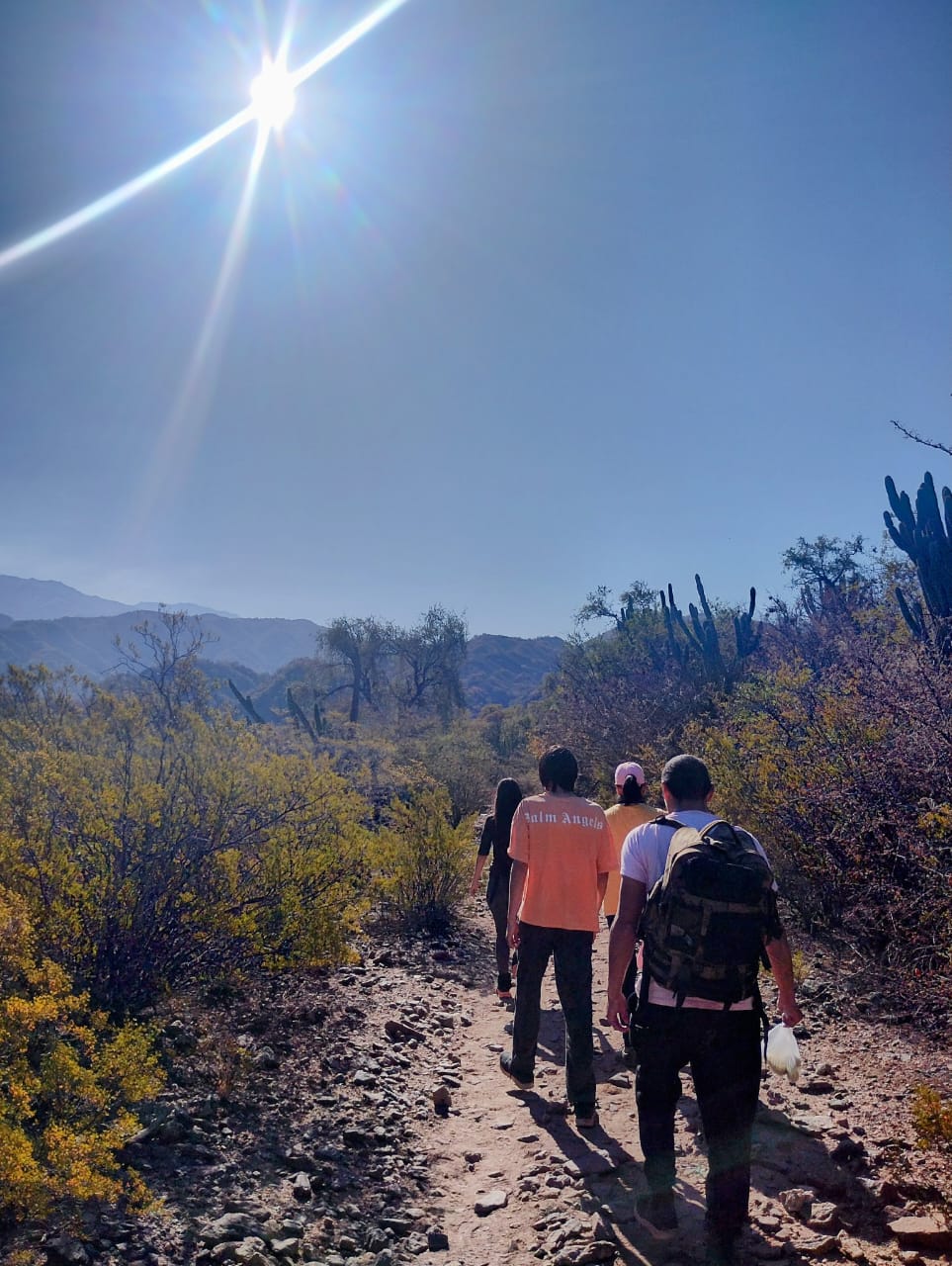 interesante-propuesta-para-caminar-en-grupo-por-la-quebrada