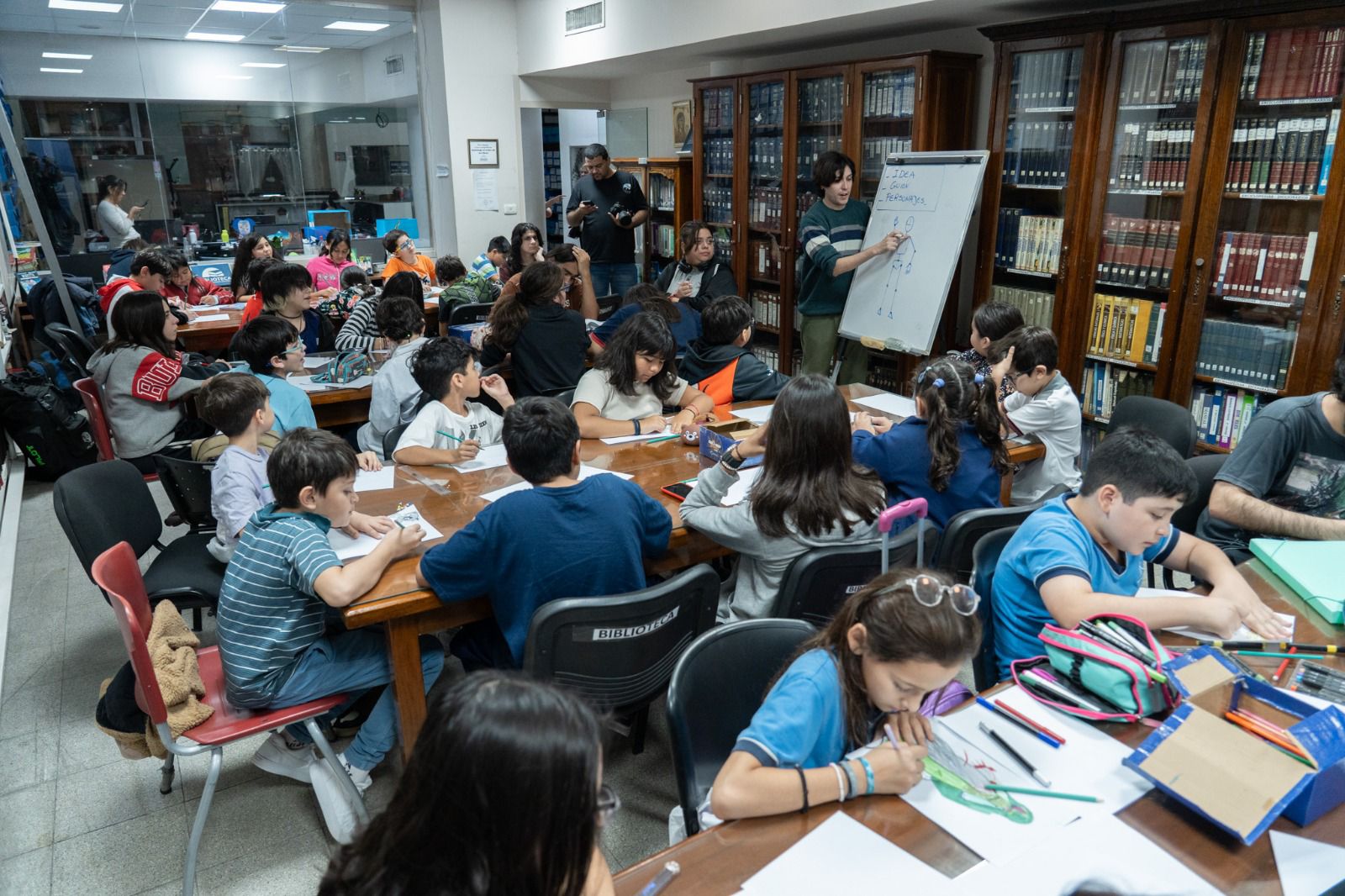 exitosa-convocatoria-en-el-inicio-del-taller-de-dibujo-del-senado-de-catamarca