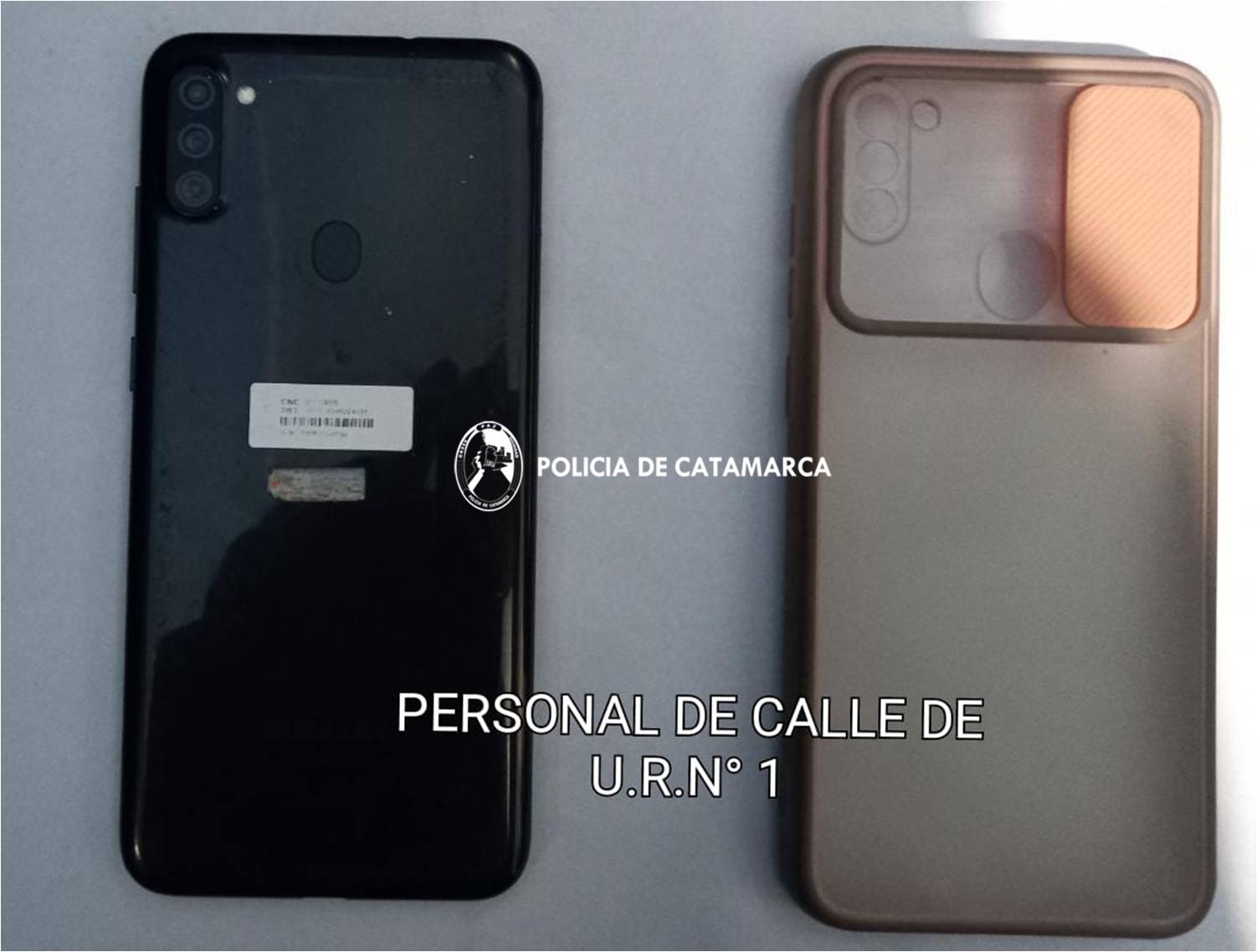 sorprendieron-a-una-mujer-vendiendo-un-celular-robado