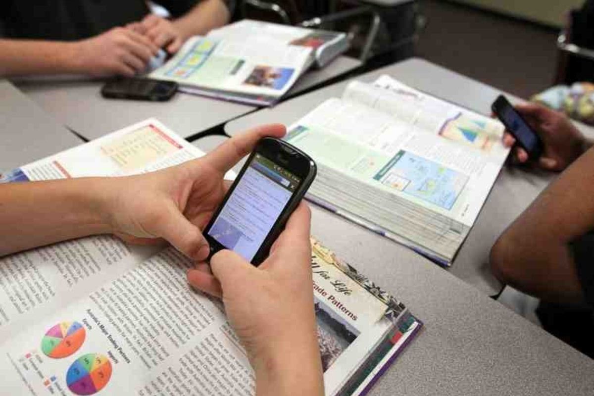prohiben-el-uso-de-celulares-en-las-escuelas
