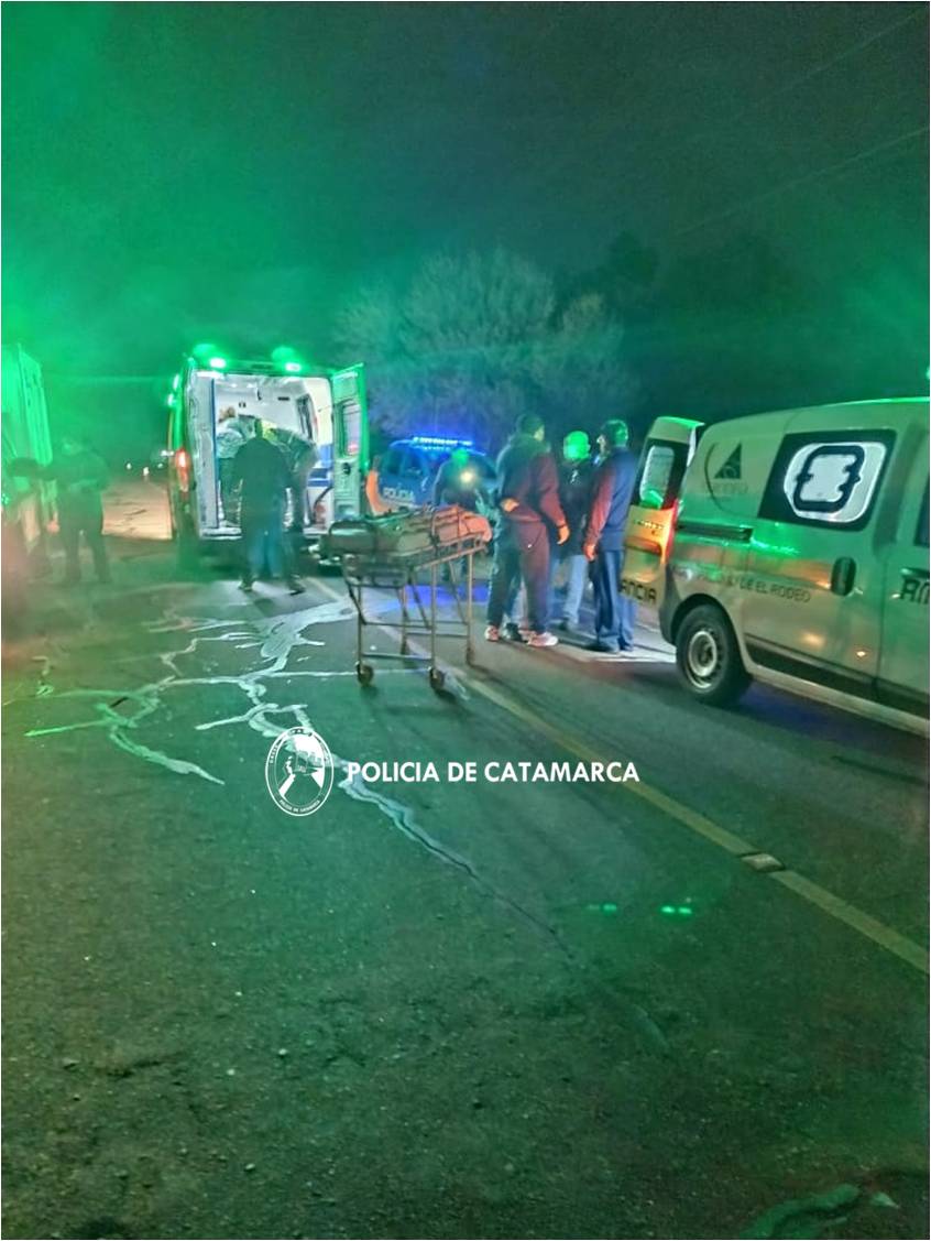 siniestro-fatal-camino-a-el-rodeo-cayeron-a-una-alcantarilla-de-5-metros