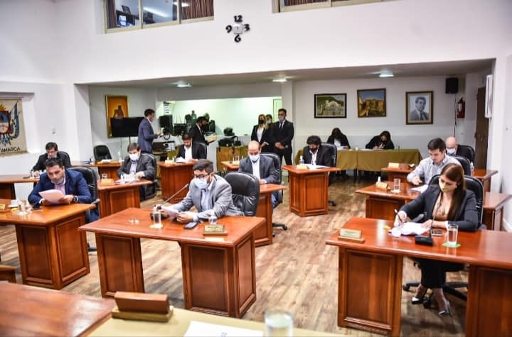 se-aprobo-la-ordenanza-que-regula-la-carteleria-en-la-via-publica