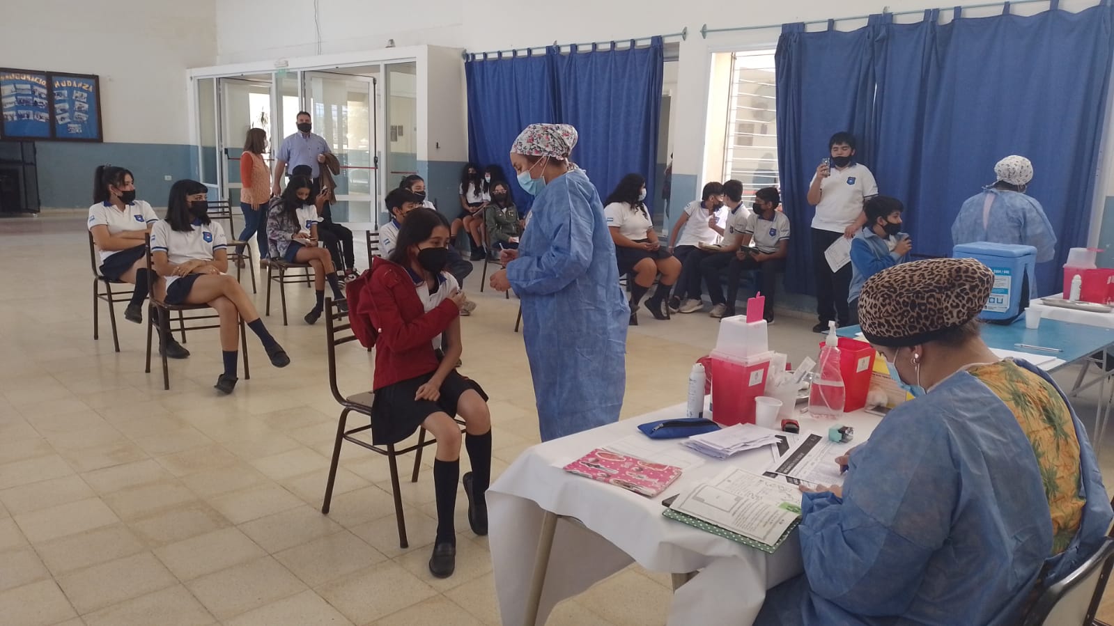 continua-la-vacunacion-contra-el-covid-19-en-escuelas-secundarias-publicas