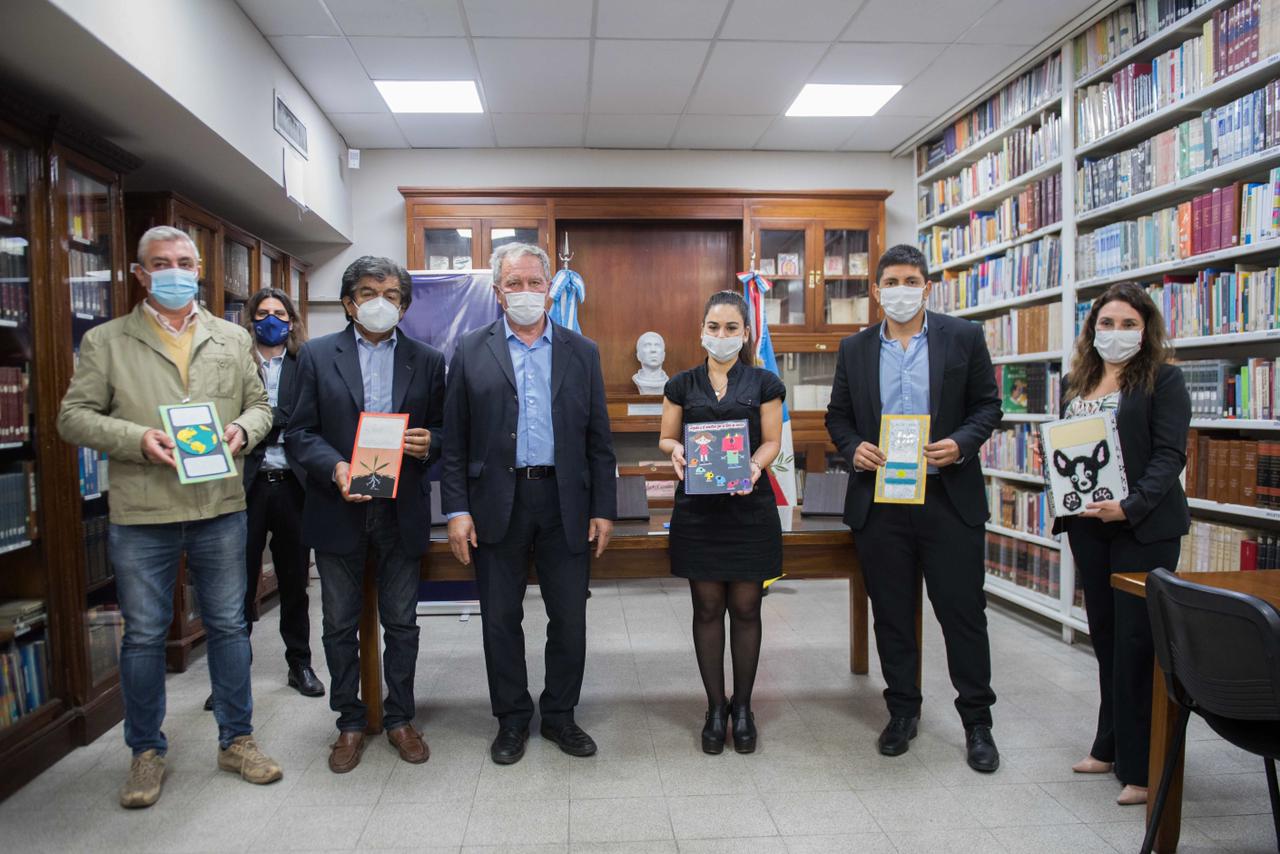 la-biblioteca-del-senado-recibio-obras-infantiles-en-braille