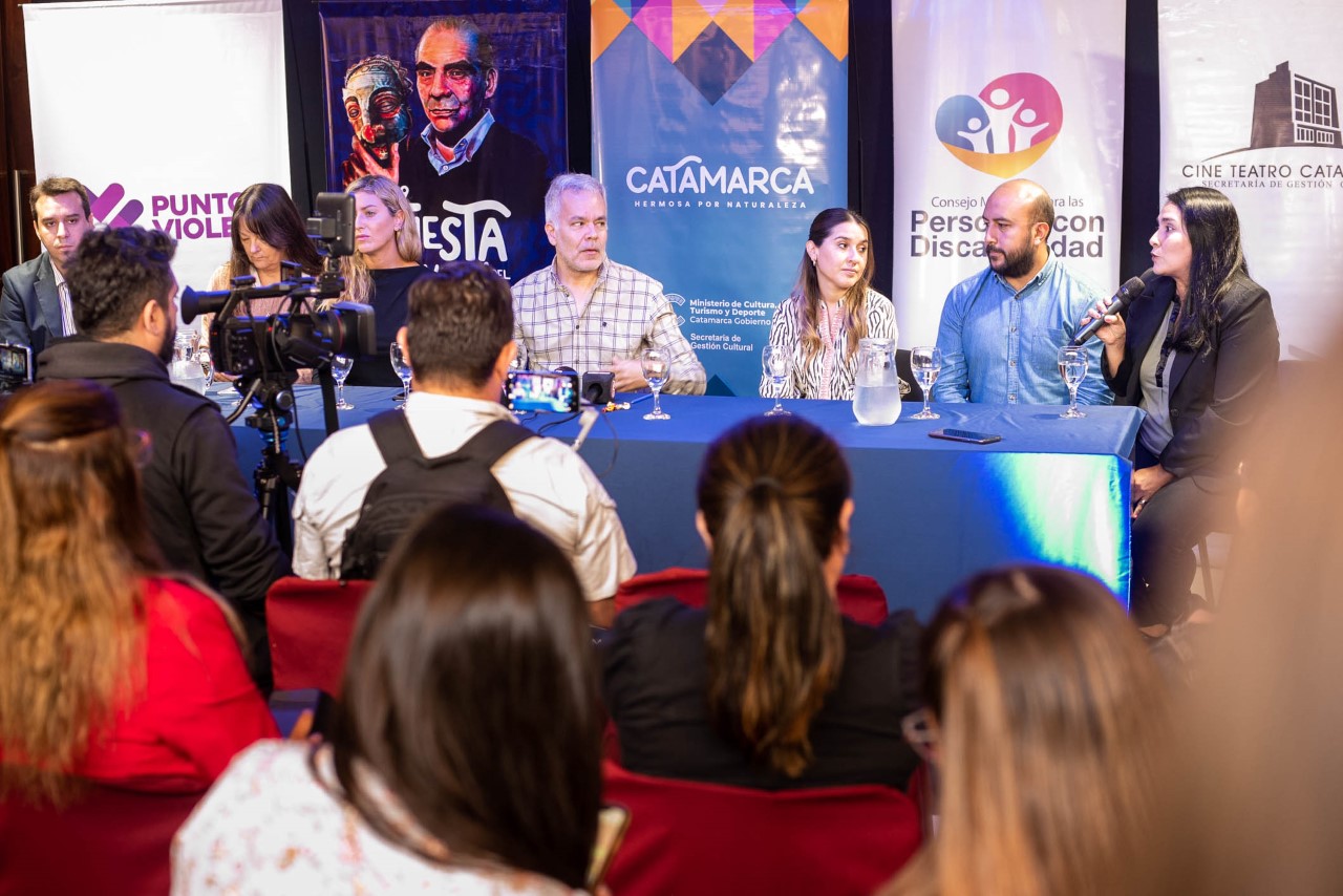 presentaron-la-29-fiesta-provincial-del-teatro-en-homenaje-a-oscar-carrizo