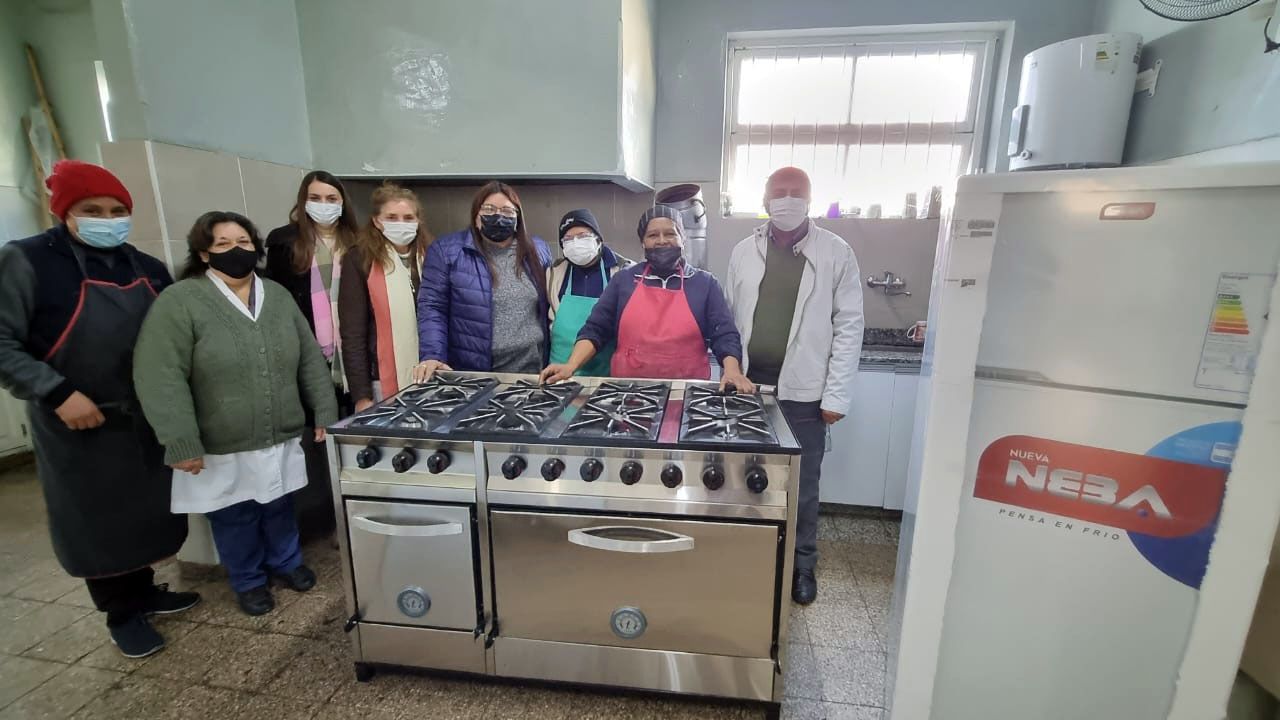 entregaron-cocinas-y-heladeras-a-escuelas-primarias