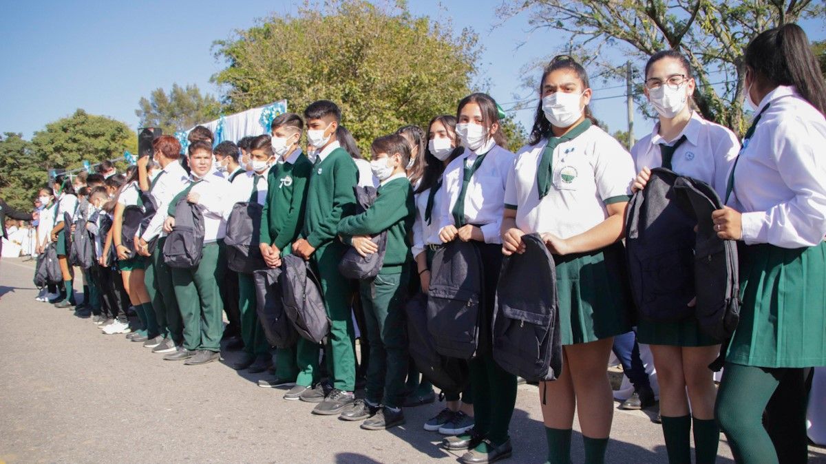 continuan-equipando-a-alumnos-de-escuelas-tecnicas-de-catamarca