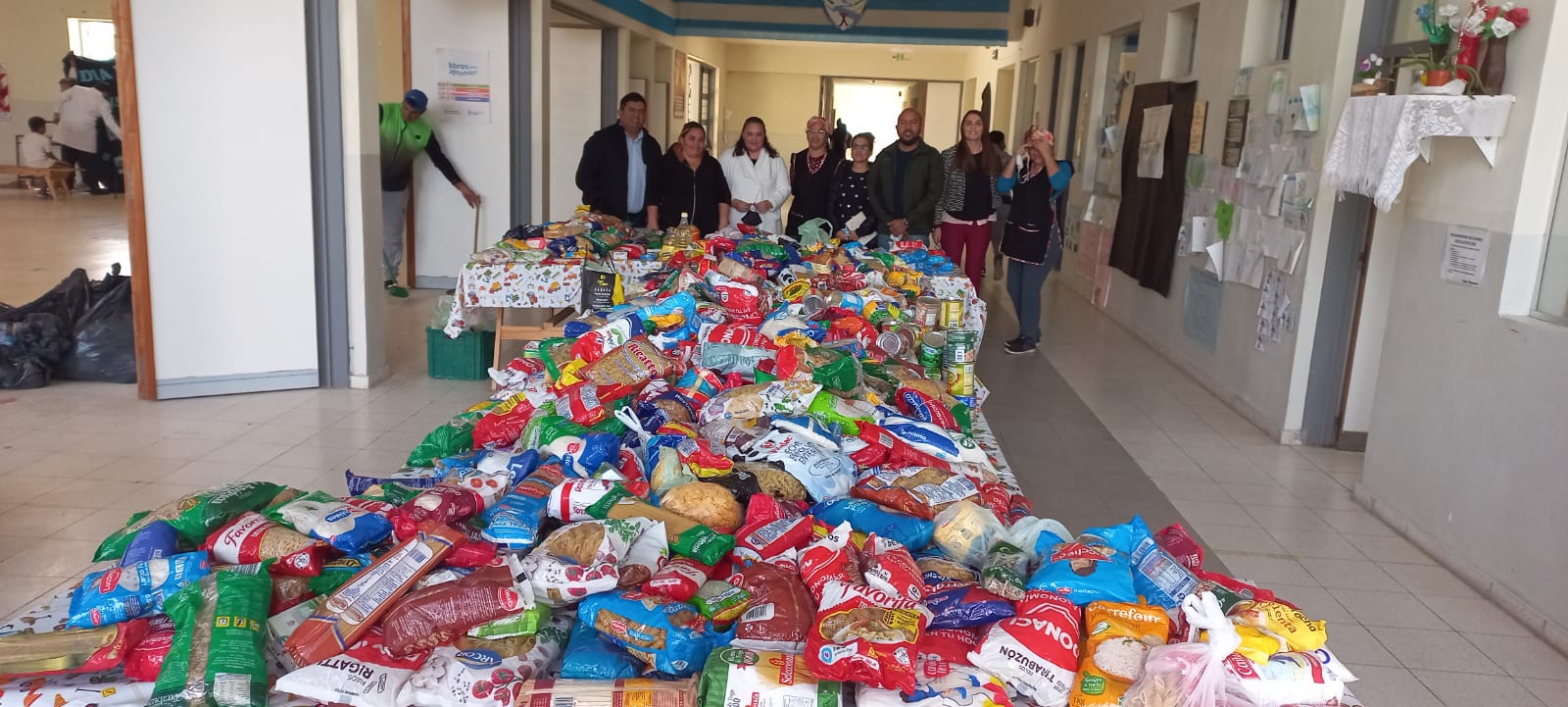 entregaron-alimentos-donados-que-fueron-recolectados-en-la-presentacion-de-buzos