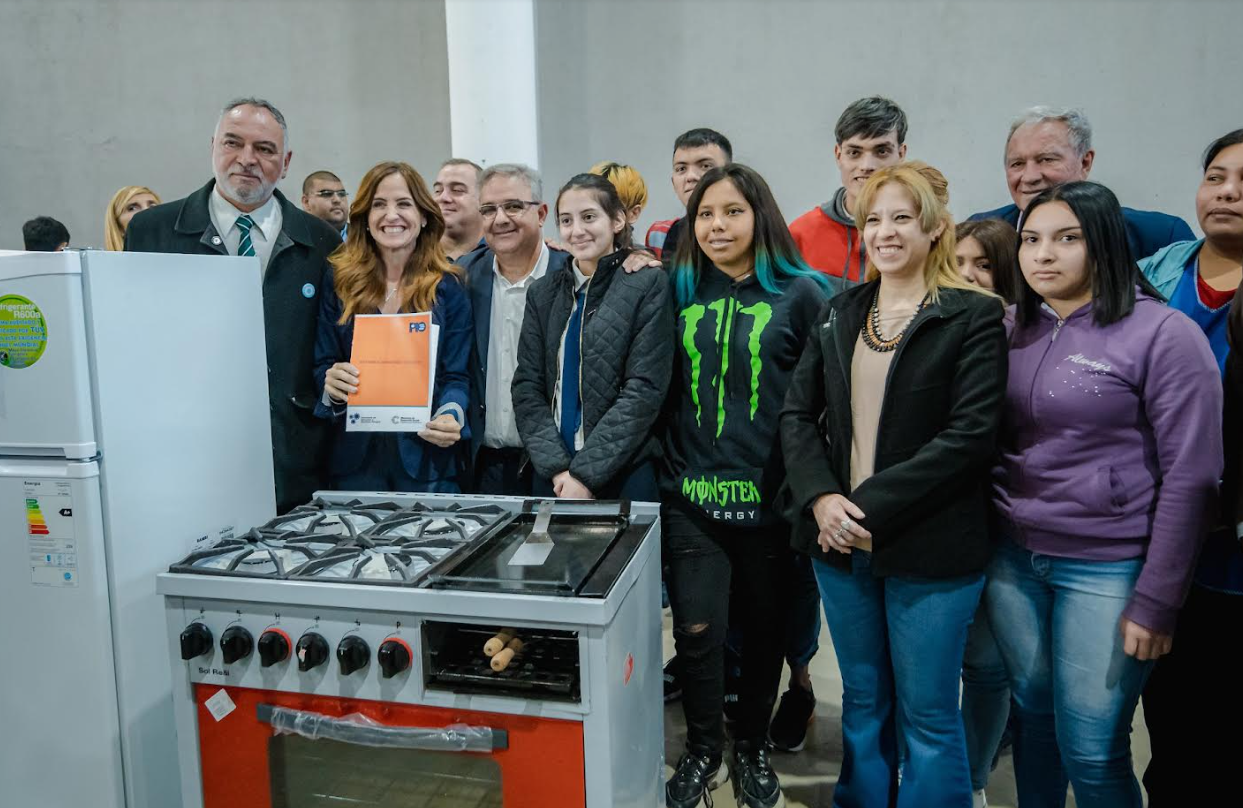 emprendedores-recibieron-elementos-del-banco-de-maquinas-y-herramientas