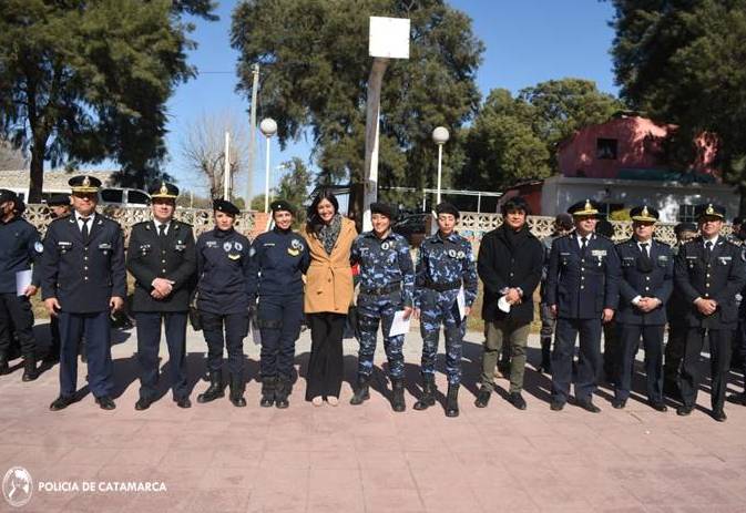 entrega-de-reconocimientos-del-curso-basico-de-guias-de-canes-de-seguridad-y-especialidades