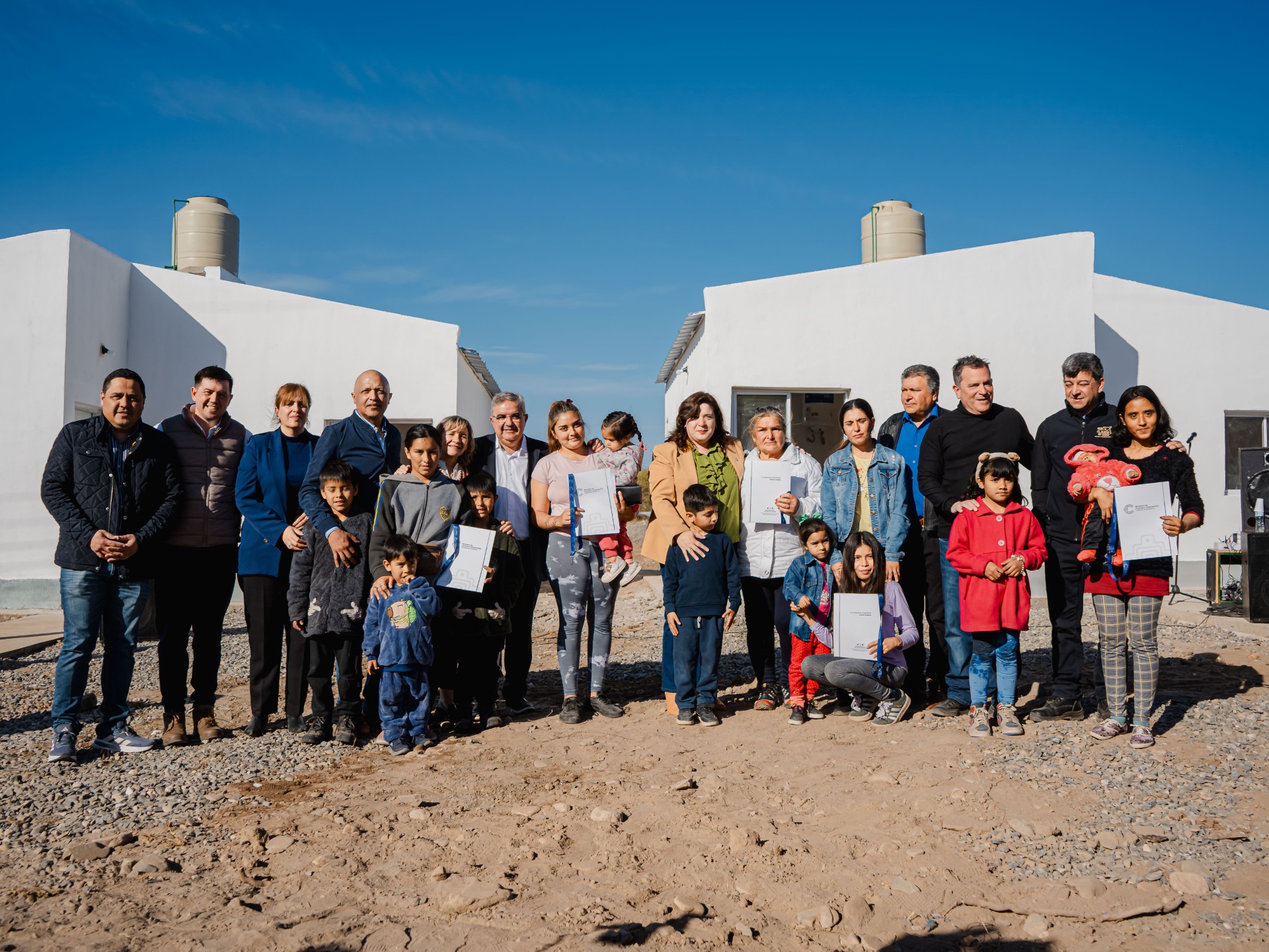 el-gobierno-entrego-viviendas-sociales-en-huillapima