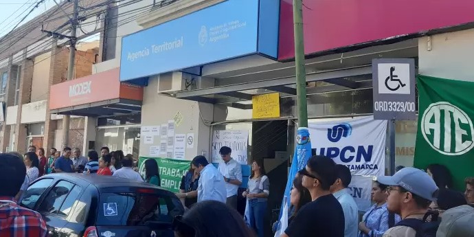 cortes-de-calle-por-los-despidos-en-la-agencia-territorial