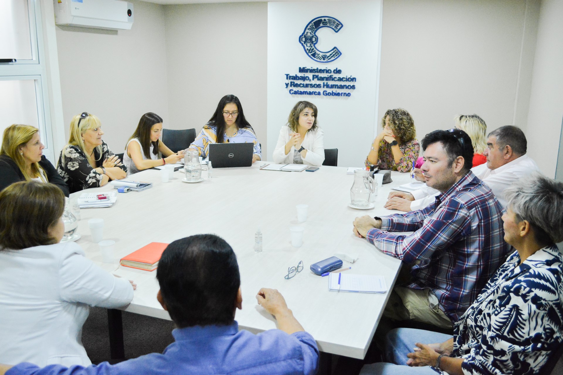 acuerdo-entre-el-gobierno-y-gremios-docentes-por-un-incremento-del-30-y-dos-bonificaciones-extraordinarias