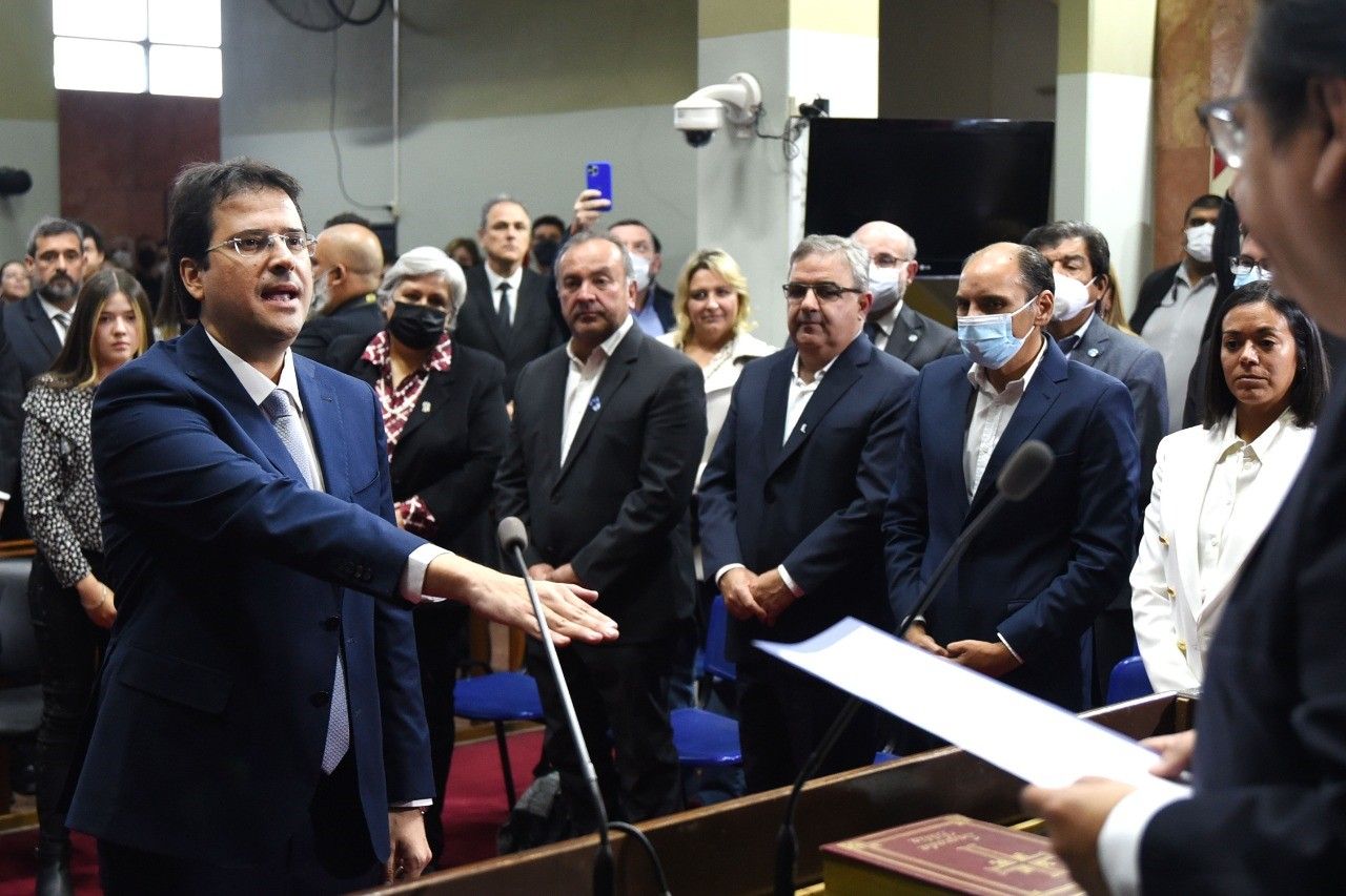 asumio-guillermo-diaz-martinez-como-juez-federal