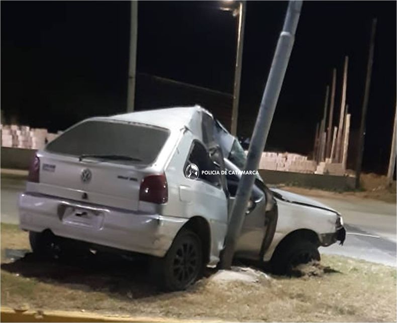 murio-el-joven-que-choco-contra-un-poste-en-avenida-bicentenario