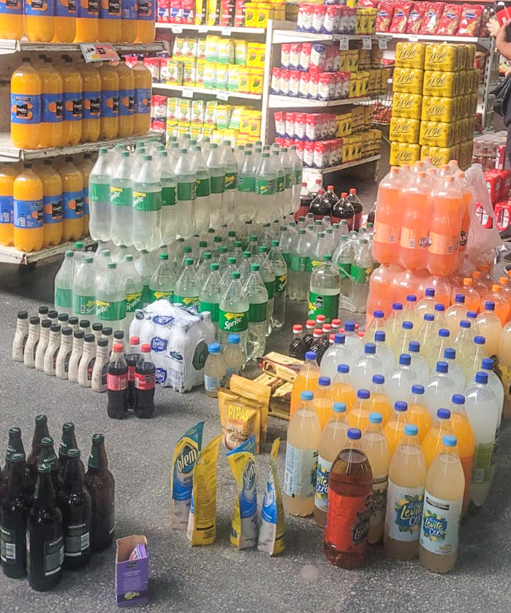 detectan-excepcional-cantidad-de-mercaderia-vencida-en-comercio-de-avenida-alem