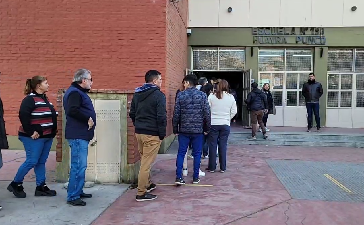 elecciones-2023-hubo-malestar-por-demoras-en-la-apertura-de-escuelas
