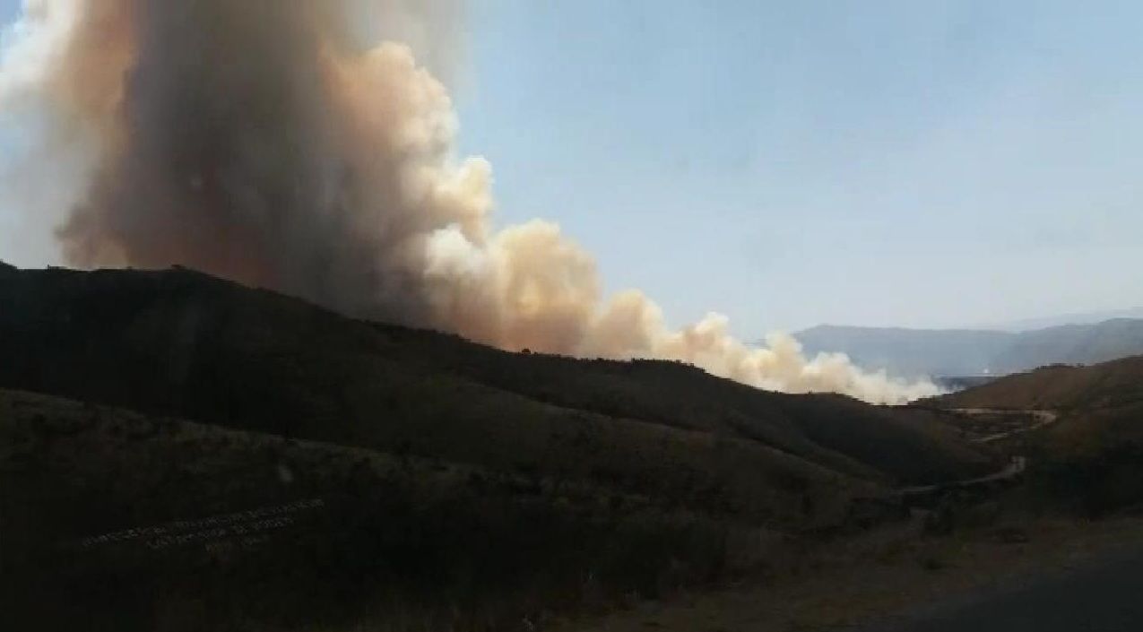 continua-expandiendose-el-fuego-en-ambato