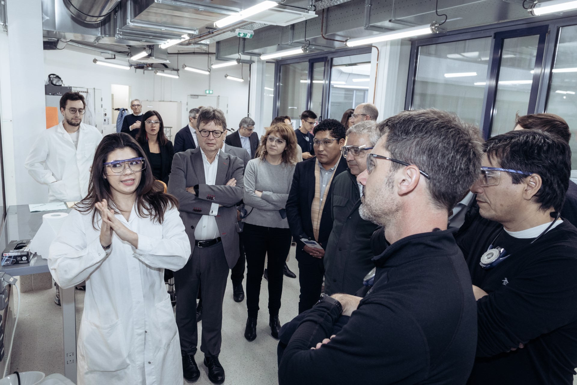 en-francia-jalil-se-reunio-con-empresas-que-desarrollan-tecnologia-para-la-extraccion-sustentable-de-litio