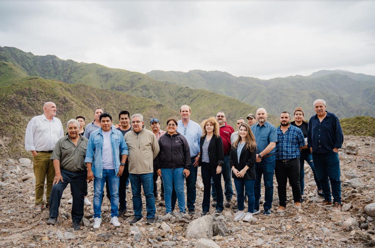 retoman-los-trabajos-en-el-camino-que-une-chuquisaca-con-el-campo-de-piedra-pomez