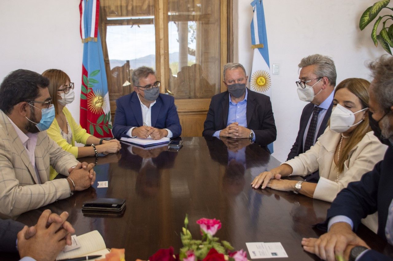 la-minera-kachi-presento-al-gobernador-sus-proyecciones-e-inversiones-para-2022