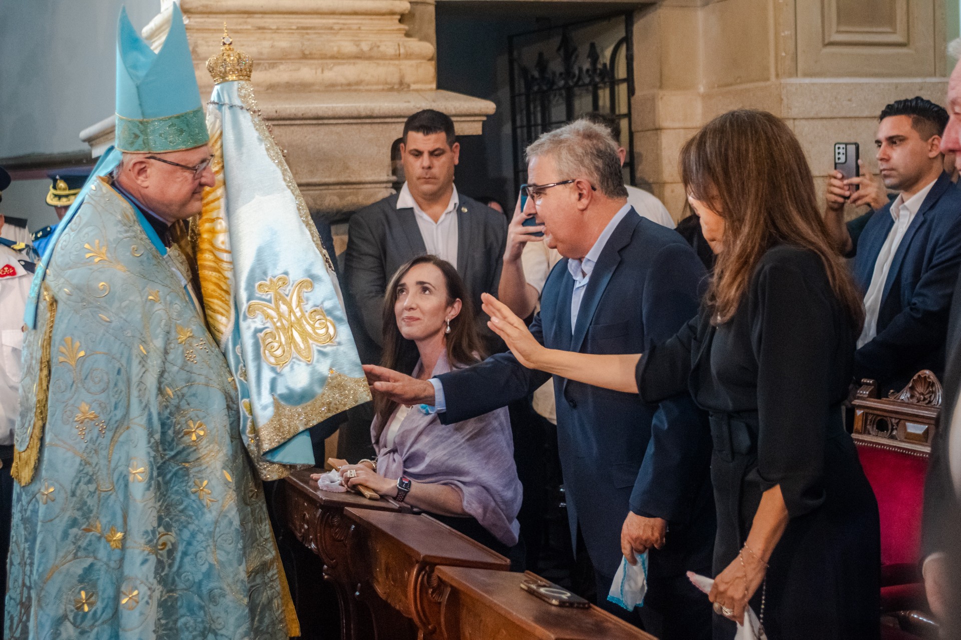 villaruel-culmino-su-agenda-asistiendo-a-la-bajada-de-la-sagrada-imagen-de-la-virgen-del-valle
