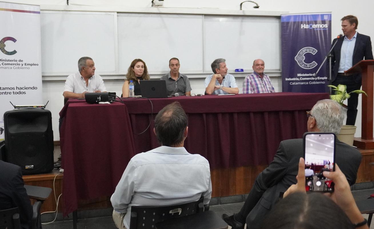 se-presento-el-manual-de-inversiones-en-cadenas-de-valor-de-mineria-textil-e-industria-del-conocimiento