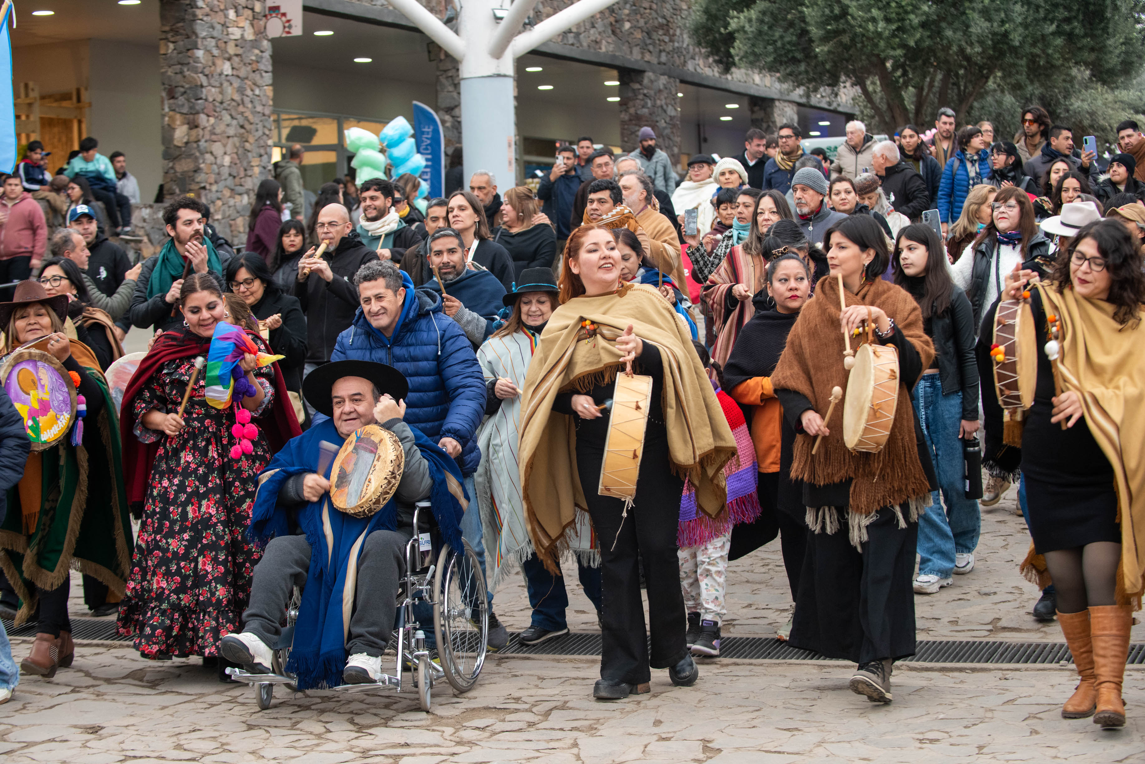 catamarca-retumba-cajas-y-coplas-hicieron-eco-del-poncho