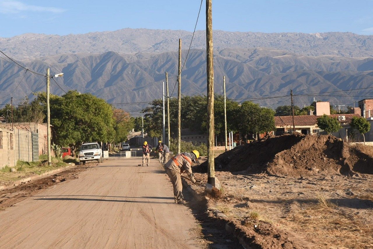 avanzan-las-obras-de-agua-y-cloacas-en-el-barrio-loteo-sussex