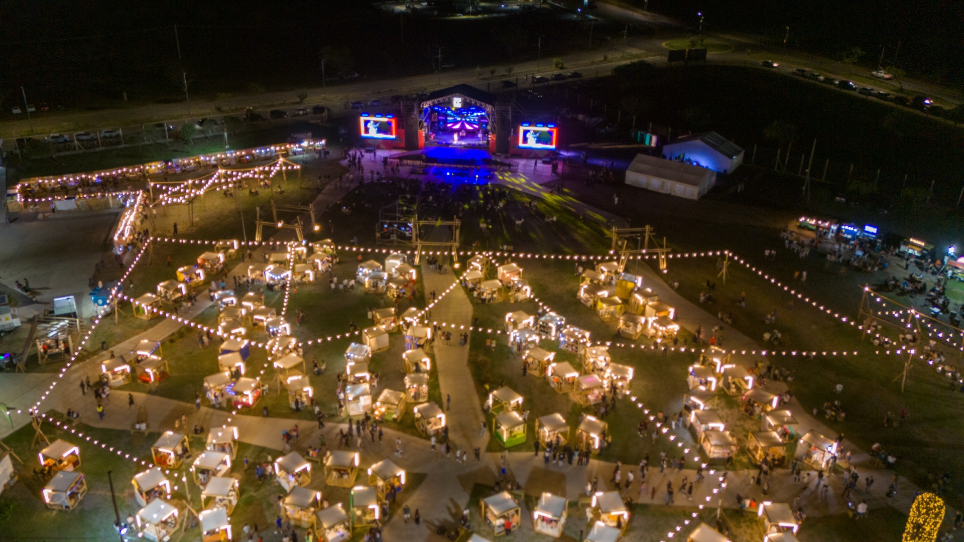 la-feria-del-patio-abrio-sus-puertas-con-una-gran-oferta-de-regalos-para-estas-fiestas