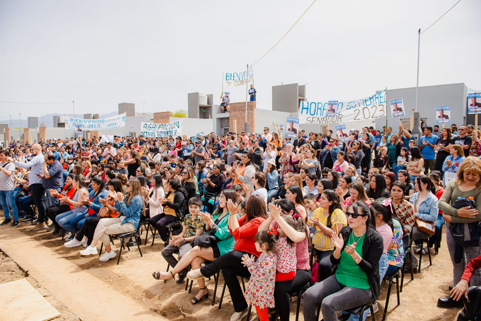 el-gobierno-entrego-mas-de-cien-viviendas-en-andalgala