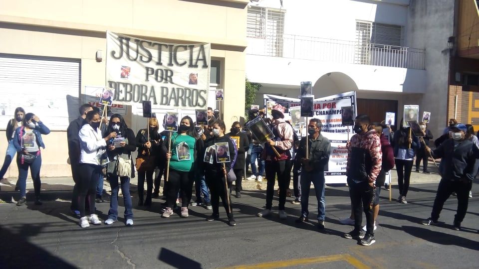 marcharon-frente-a-fiscalia-por-debora-barros-ella-no-pudo-salvarse