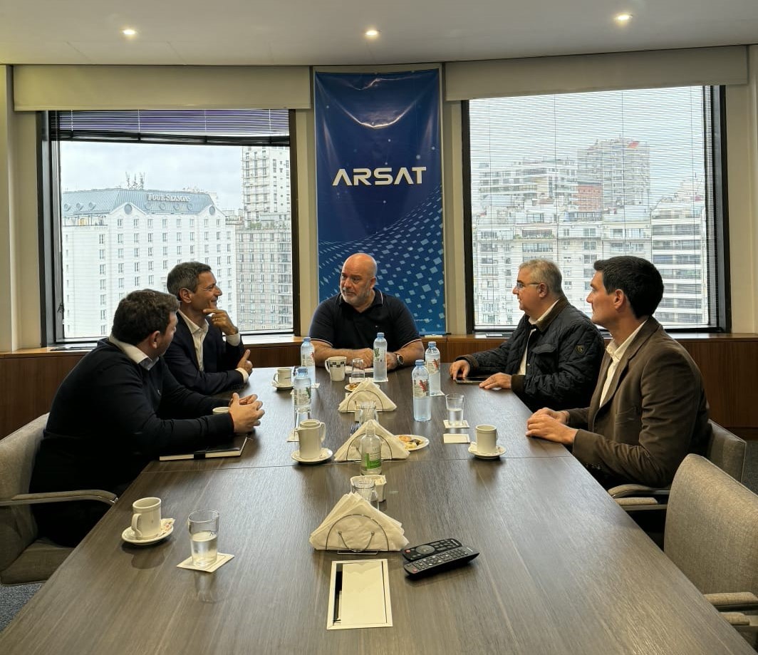 jalil-se-reunio-con-autoridades-de-arsat-para-avanzar-con-la-extension-de-fibra-optica-en-el-interior