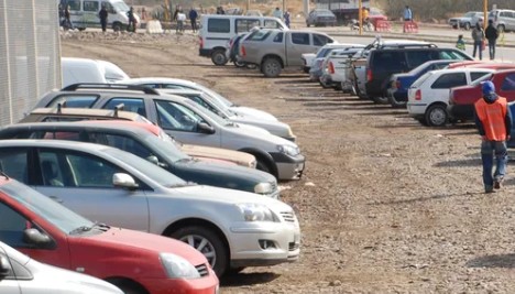 demoran-a-un-adolescente-por-intentar-robar-en-un-auto-en-el-predio-ferial