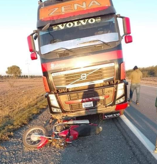 motociclista-perdio-la-vida-al-ser-embestida-por-un-camion