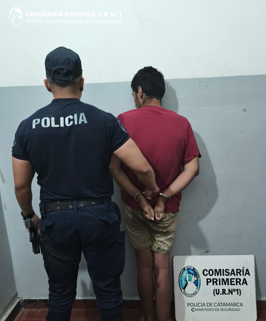 un-hombre-fue-aprehendido-tras-amenazar-a-transeuntes-y-a-una-agente-policial-en-el-centro-de-la-capital