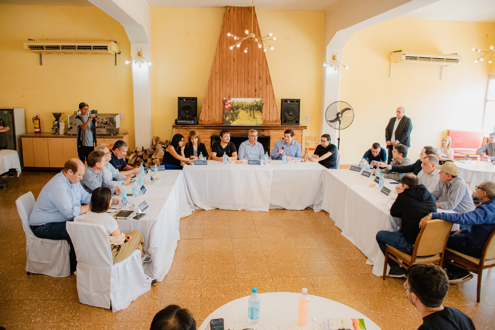 jalil-reunio-a-su-gabinete-en-tinogasta